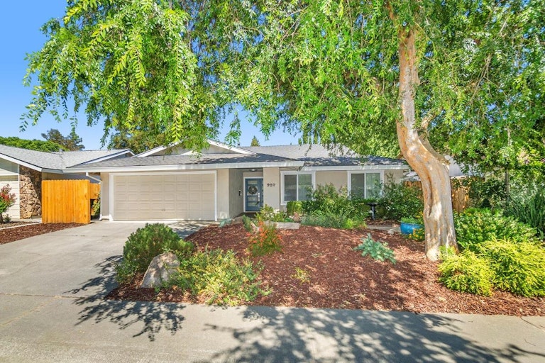 Photo 1 of 16 - 924 San Tomas St, Davis, CA 95618