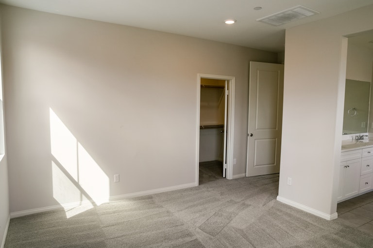 Photo 19 of 37 - 454 Tibbetts St, Santa Paula, CA 93060