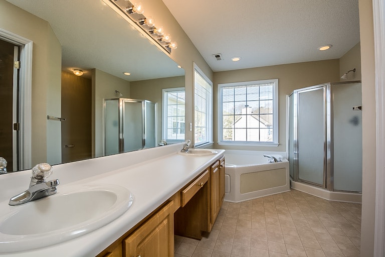 Photo 13 of 23 - 1208 Sunswept Cir, Raleigh, NC 27603
