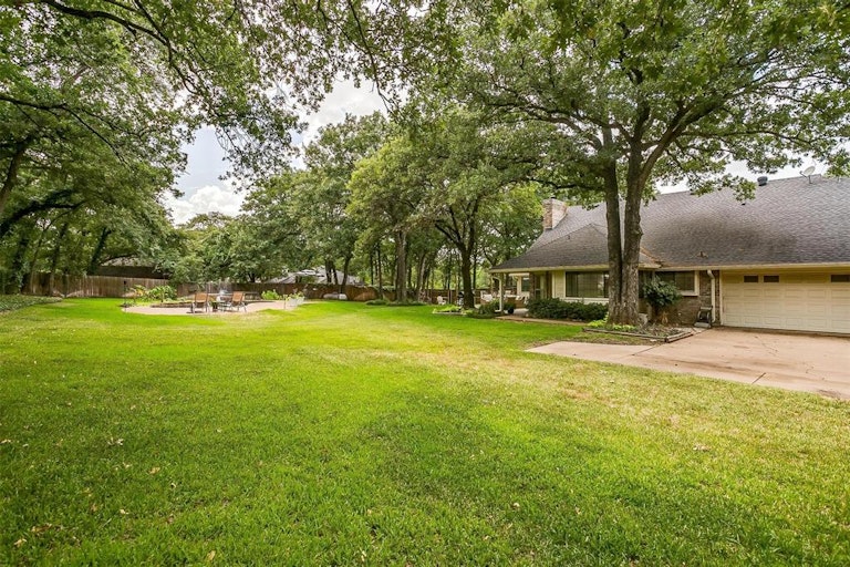 Photo 36 of 40 - 312 Emerald Ct, Burleson, TX 76028