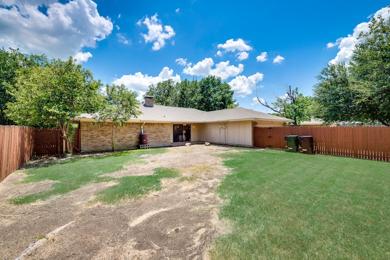 Photo 25 of 26 - 2805 Teakwood Ln, Plano, TX 75075