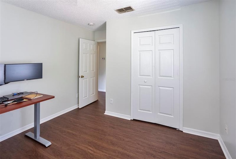 Photo 17 of 38 - 18220 Paradise Point Dr, Tampa, FL 33647