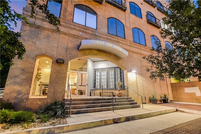 Photo 19 of 28 - 507 Sabine St #303, Austin, TX 78701