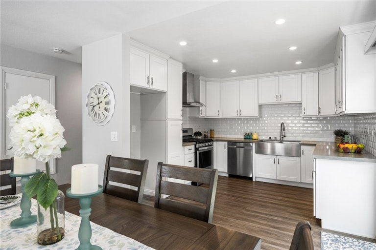 Photo 13 of 36 - 331 Monterey Cir, Placentia, CA 92870
