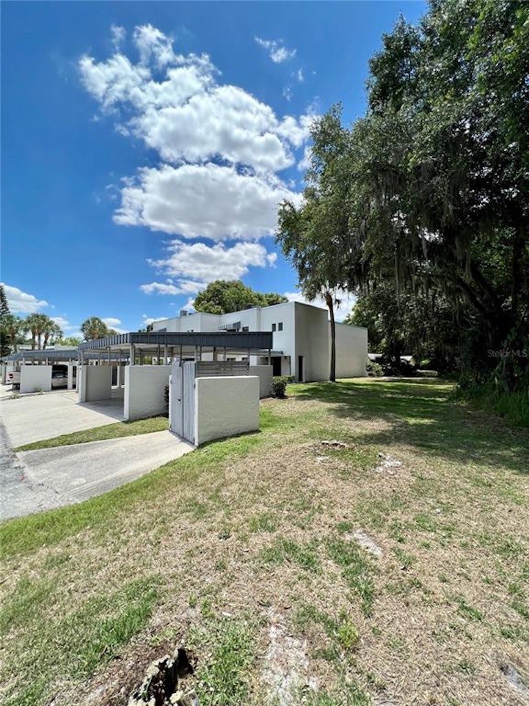 Photo 6 of 55 - 1823 Village Ct #1823, Mulberry, FL 33860