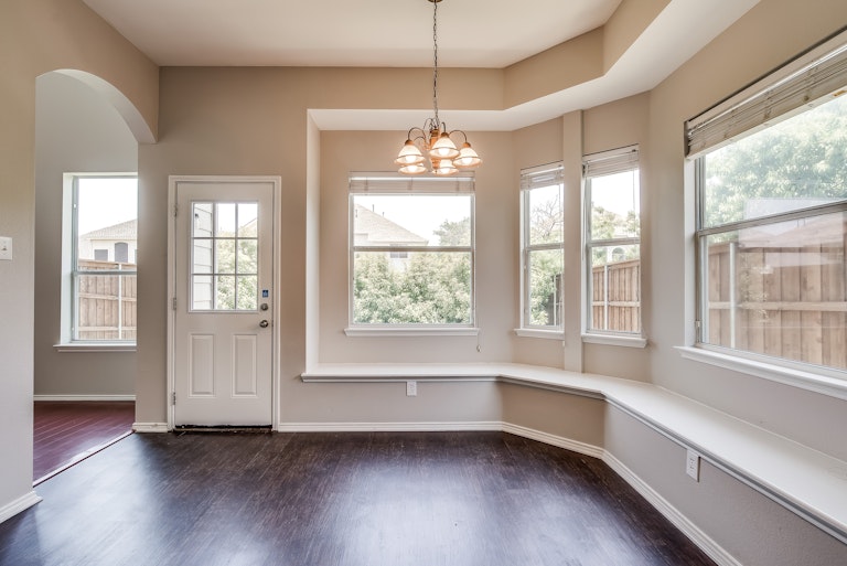 Photo 13 of 36 - 6400 Sidney Ln, McKinney, TX 75070