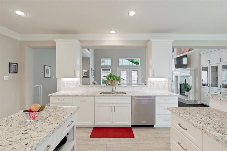 Photo 23 of 42 - 71 Champion Villa Dr, Houston, TX 77069