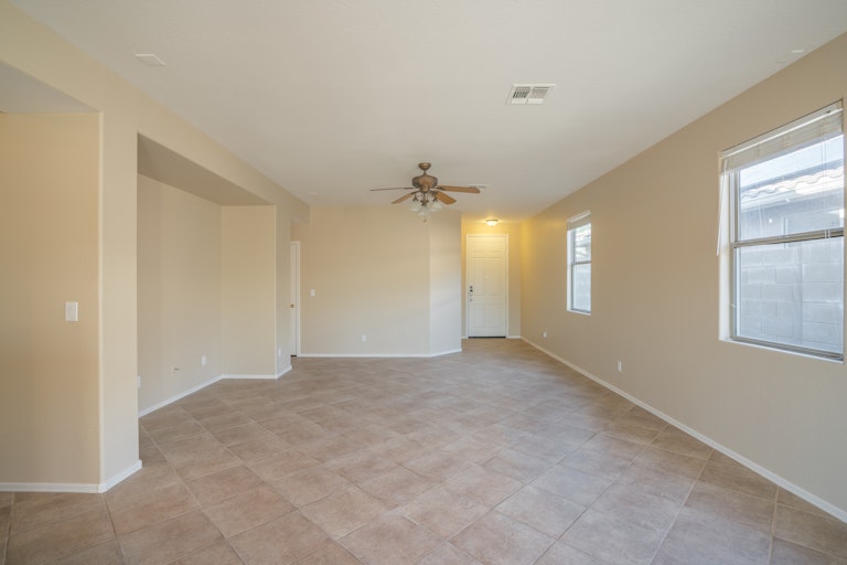Photo 3 of 19 - 39519 N Prairie Ln, Anthem, AZ 85086