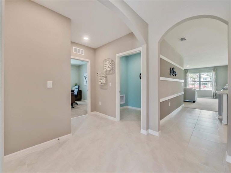 Photo 15 of 31 - 1010 Courtland Blvd, Deltona, FL 32738
