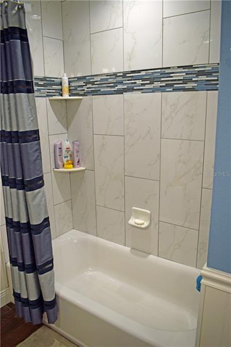 Photo 14 of 17 - 10377 Oak Leaf St, Largo, FL 33774