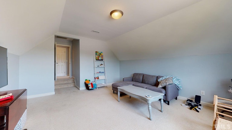 Photo 18 of 40 - 6209 Sparkling Brook Dr, Raleigh, NC 27616