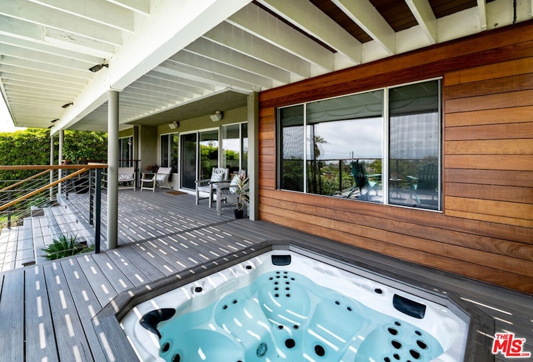 Photo 49 of 54 - 16656 Linda Ter, Pacific Palisades, CA 90272
