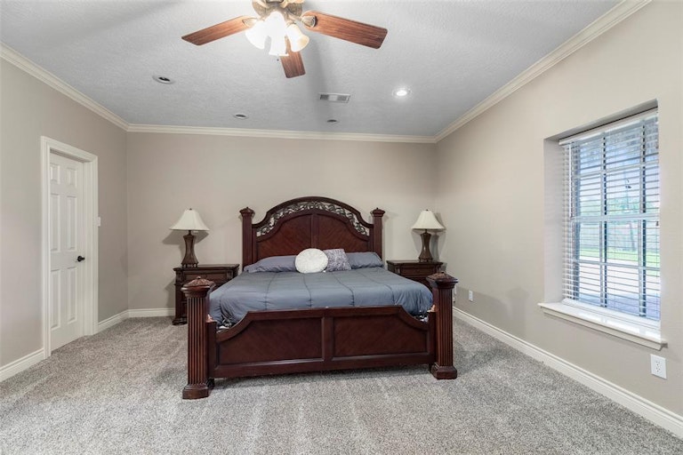 Photo 13 of 24 - 5903 Plantation Dr, Baytown, TX 77523