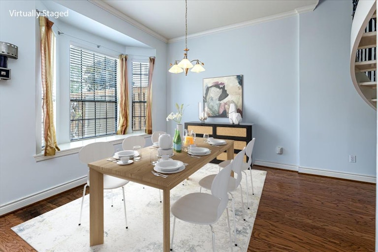Photo 7 of 47 - 2828 Bering Dr, Houston, TX 77057