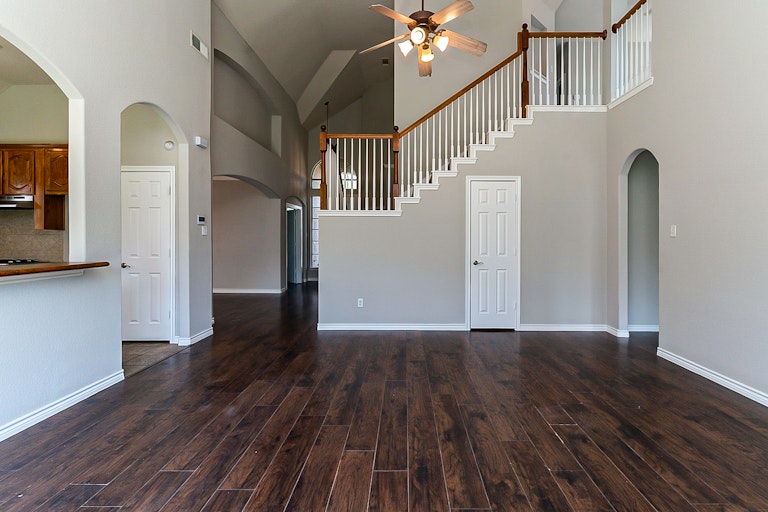 Photo 15 of 32 - 6813 White River Dr, Fort Worth, TX 76179