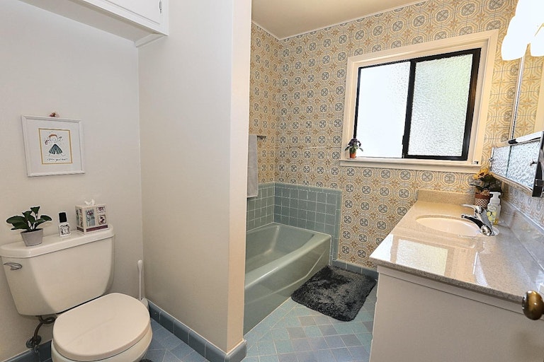 Photo 26 of 46 - 936 Stern Cir, Sacramento, CA 95822