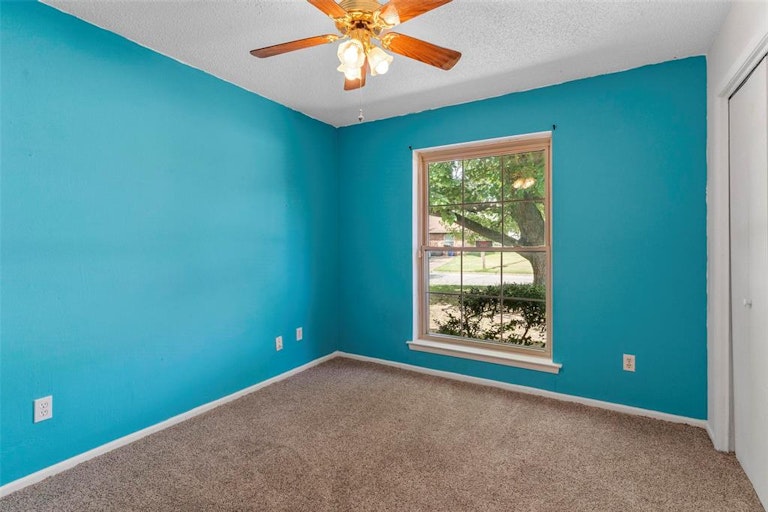 Photo 8 of 21 - 208 NW Suzanne Ter, Burleson, TX 76028
