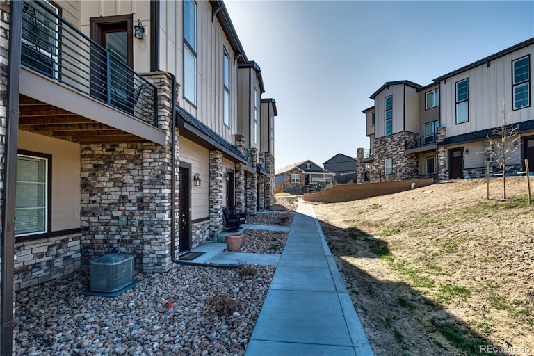 Photo 2 of 29 - 1566 Castle Creek Cir, Castle Rock, CO 80104