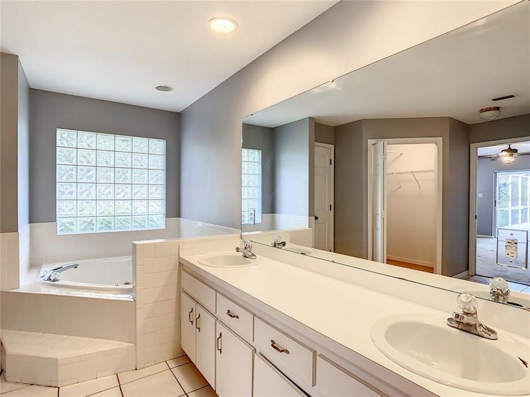 Photo 19 of 41 - 6923 Ashbury Dr, Lakeland, FL 33809