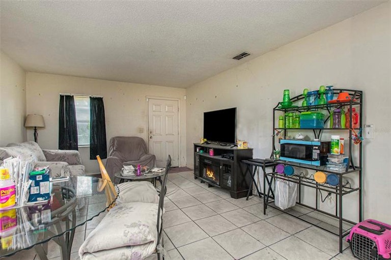 Photo 10 of 22 - 8803 N 13th St, Tampa, FL 33604