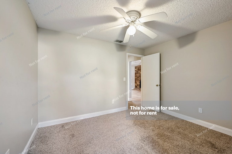 Photo 21 of 30 - 4251 Queensway Dr, Jacksonville, FL 32257