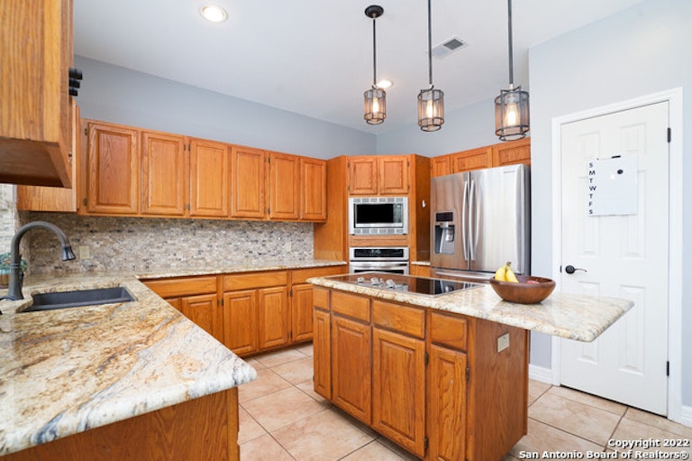 Photo 8 of 22 - 815 Stoneway Dr, San Antonio, TX 78258