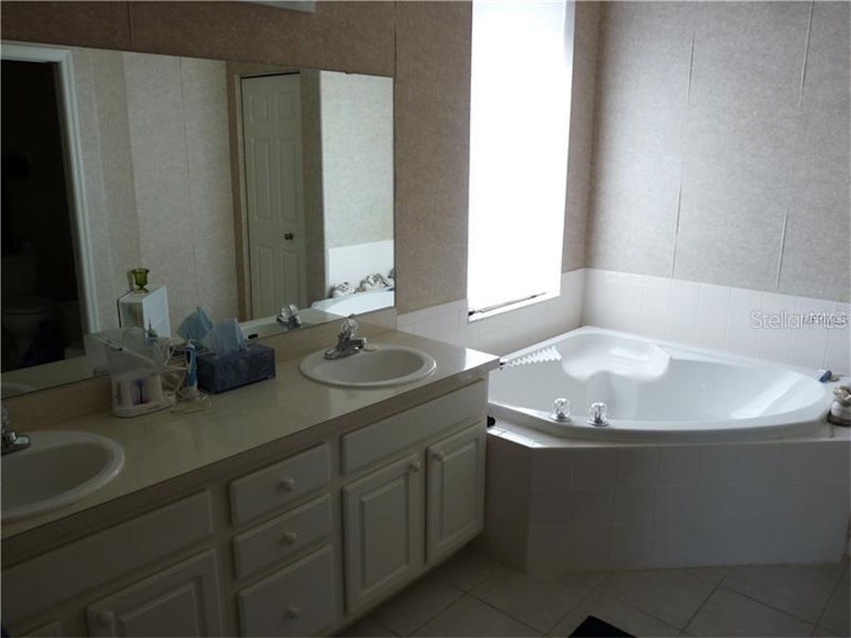 Photo 15 of 19 - 3320 Songbird Ln, Lakeland, FL 33811