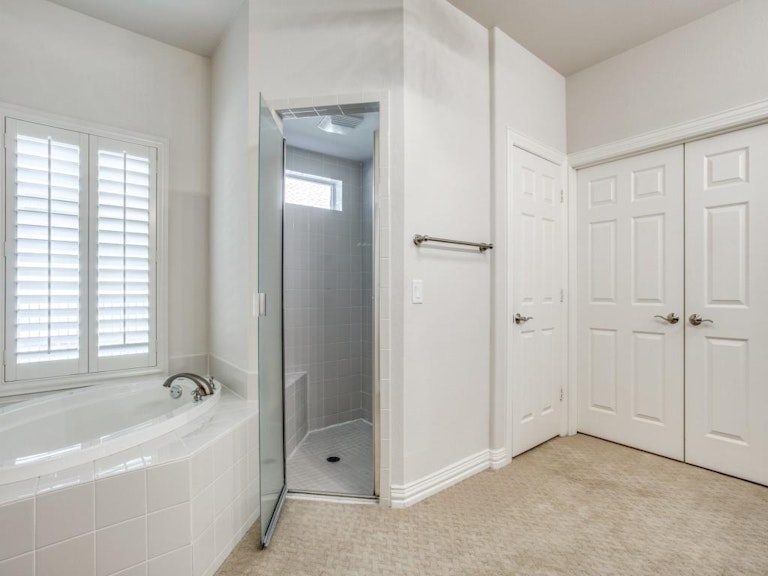 Photo 25 of 40 - 10405 Downing Dr, Denton, TX 76207
