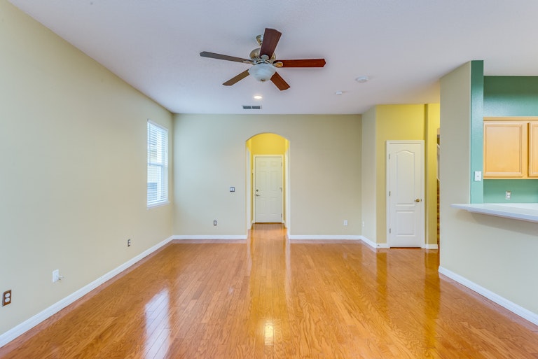 Photo 4 of 33 - 1019 Landview Ct, Orlando, FL 32828