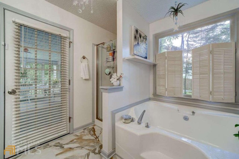 Photo 21 of 38 - 589 Whitby Dr, Douglasville, GA 30134