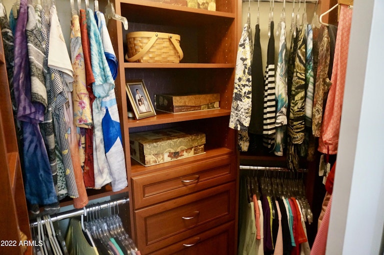 Photo 8 of 24 - 2133 E Danbury Rd, Phoenix, AZ 85022
