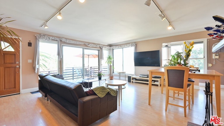 Photo 6 of 30 - 4000 Berenice Ave, Los Angeles, CA 90031