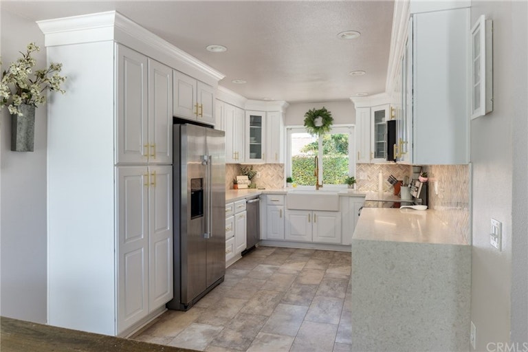 Photo 1 of 19 - 1721 N Oak Knoll Dr, Anaheim, CA 92807