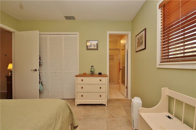Photo 10 of 25 - 9899 84th St, Seminole, FL 33777