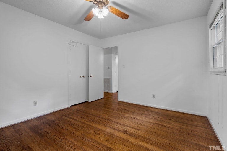 Photo 17 of 38 - 408 Chadwick Dr, Raleigh, NC 27609