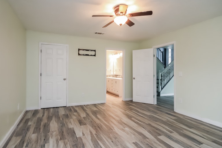 Photo 19 of 27 - 448 Gleneagles Dr, Friendswood, TX 77546