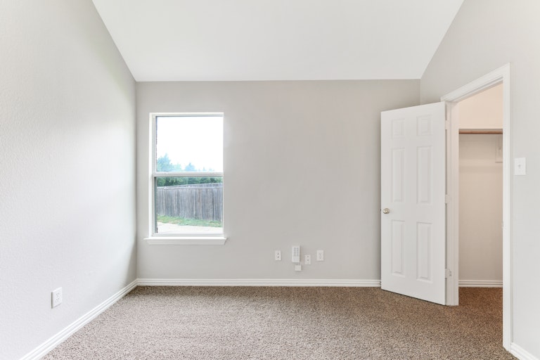 Photo 9 of 26 - 1804 Athena Dr, Lancaster, TX 75134