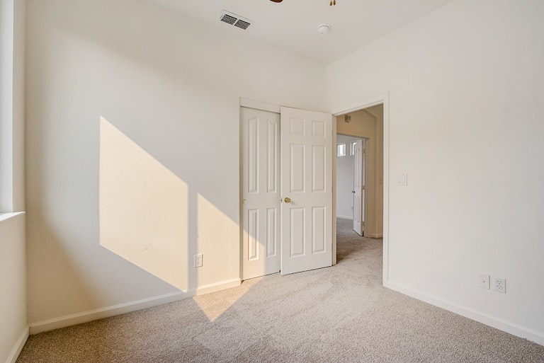 Photo 33 of 38 - 6648 Maple Creek Dr, Roseville, CA 95678