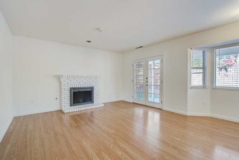 Photo 5 of 36 - 1708 Branchwood Cir, Modesto, CA 95355