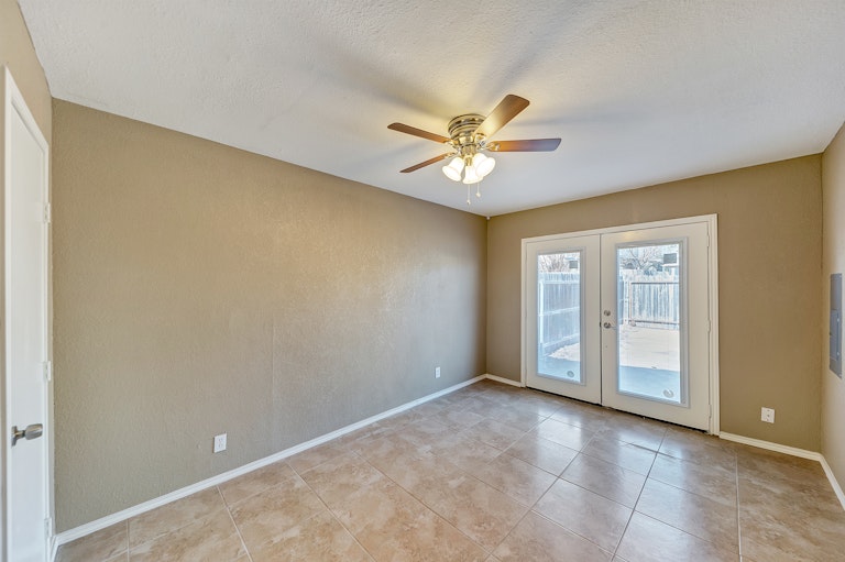 Photo 16 of 24 - 9916 Lone Eagle Dr, Fort Worth, TX 76108