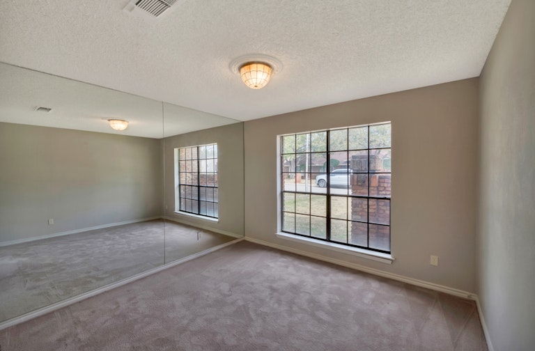 Photo 22 of 30 - 3704 Ivywild Ct, Arlington, TX 76016
