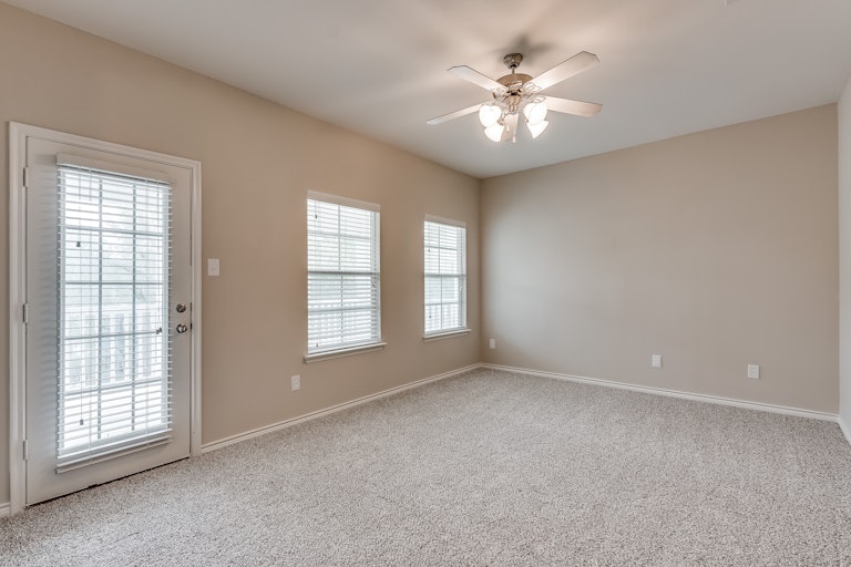 Photo 19 of 28 - 905 Charleston Ln, Savannah, TX 76227