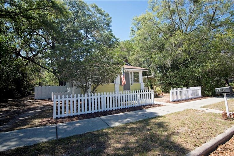 Photo 2 of 22 - 2206 S Palmetto Ave, Sanford, FL 32771