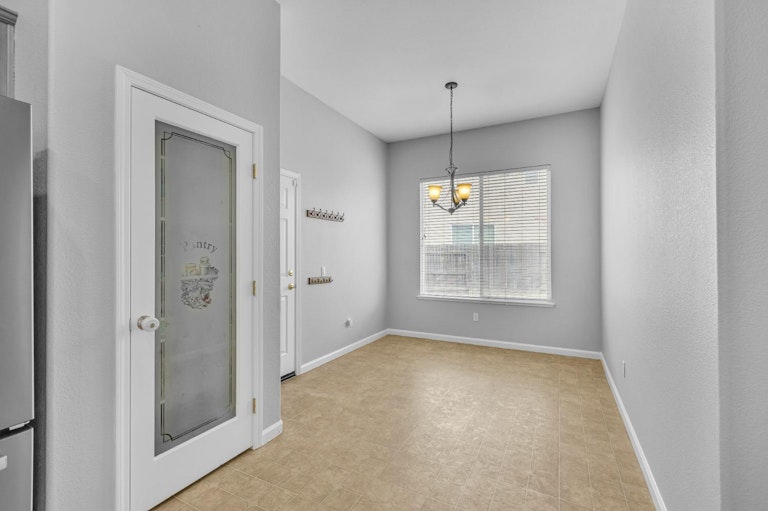 Photo 19 of 55 - 7831 Lahontan Ct, Sacramento, CA 95829