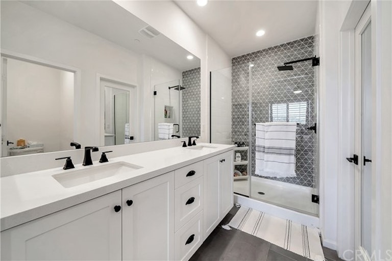 Photo 22 of 48 - 565 S Motif St, Anaheim, CA 92805