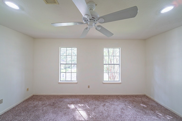 Photo 25 of 37 - 5522 Lone Cedar Dr, Kingwood, TX 77345