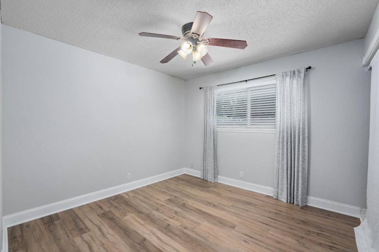 Photo 14 of 52 - 2341 Rogue River Dr, Sacramento, CA 95826