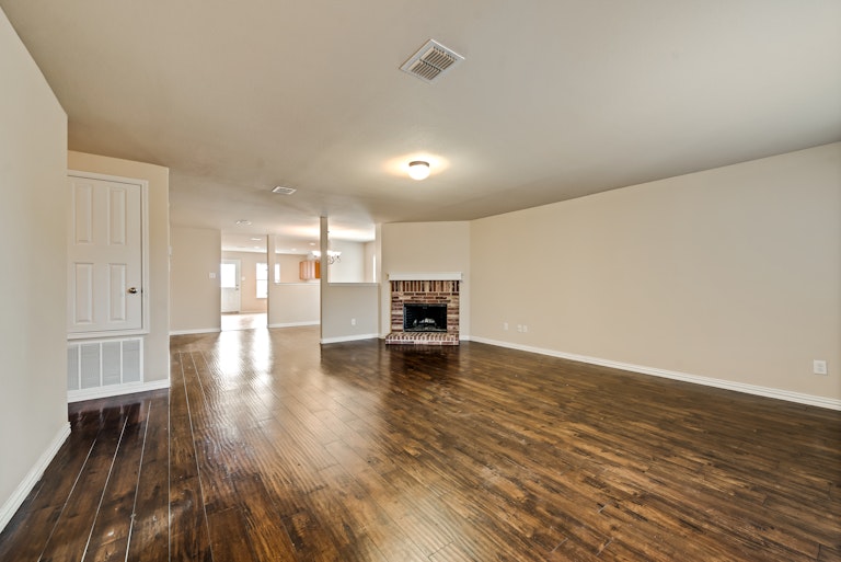 Photo 7 of 23 - 536 Laurel Ln, Fate, TX 75087