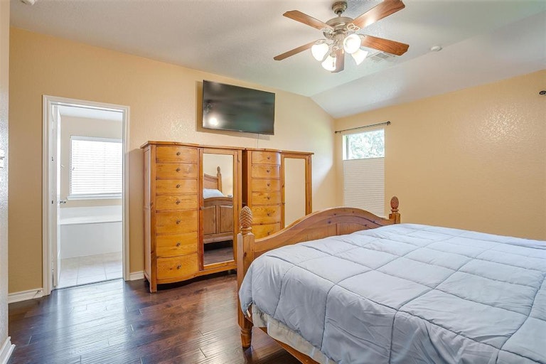 Photo 29 of 40 - 783 Peach Ln, Burleson, TX 76028
