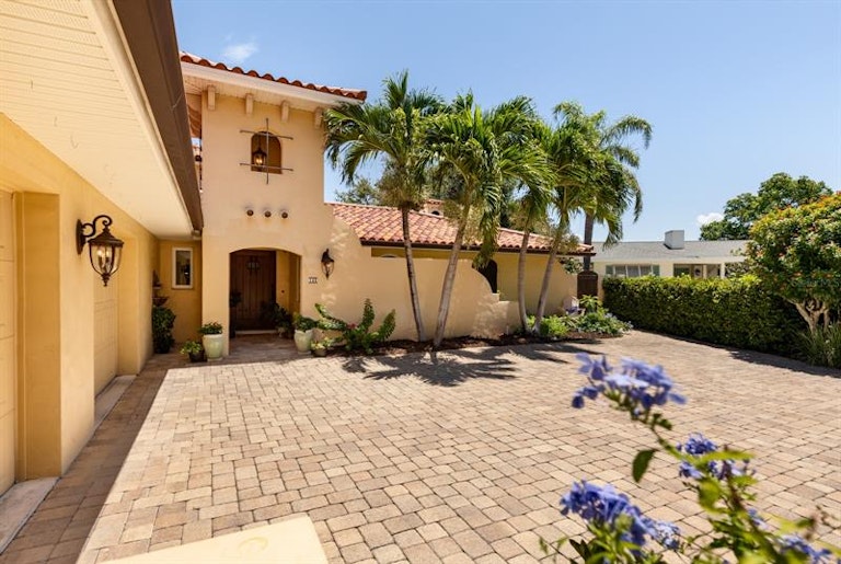 Photo 7 of 60 - 145 Bay Point Dr NE, Saint Petersburg, FL 33704